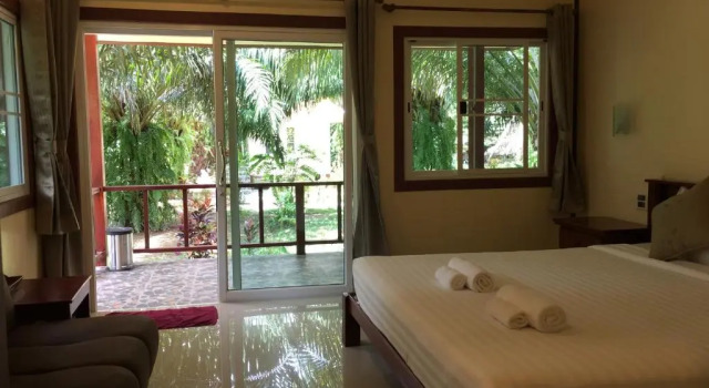 Двухместный номер Standard с балконом Khao Sok Palm Garden Resort