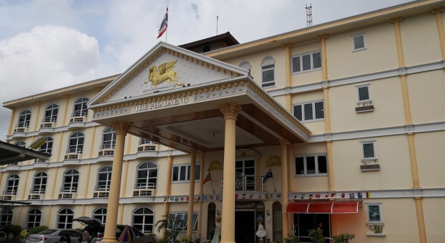 Phadaeng Hotel, Varaa Hotelli Hotellit North-Eastern Thailand pysäköinnillä, Pysäköinti