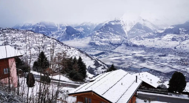 Best Value, View and Location - 4 Bedrooms, 2 Bathrooms, Big Corner GARDEN with WIDE VIEW on the Mountains and the Amazing Rhone Valley!, Prenota Appartamento Veysonnaz 