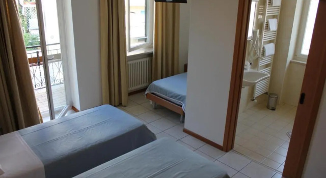 Трёхместный номер Standard Albergo Hofer