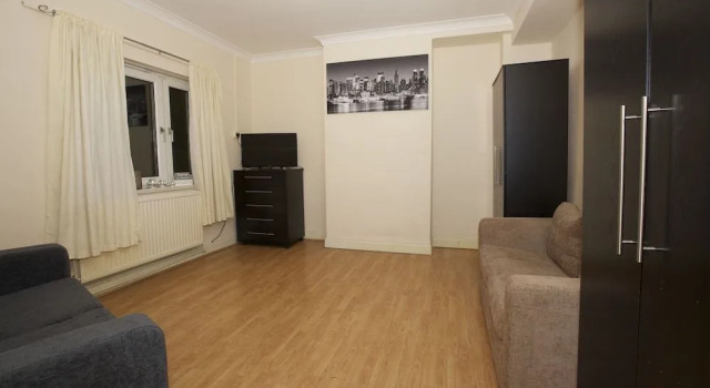 Colebert Avenue Apartment