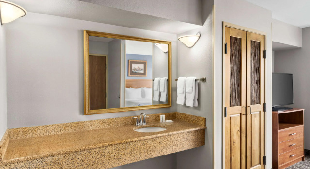 AmericInn by Wyndham Laramie Near University of Wyoming, Забронировать Отель Ларами Вайоминг