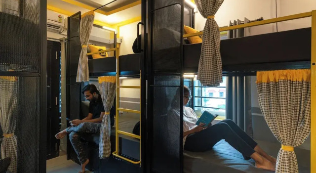 Кровать в общем номере с балконом The Hosteller Fort Kochi