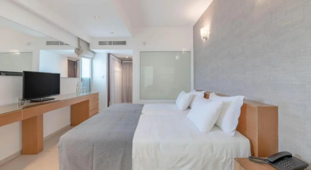 Люкс Grand Napa Mermaid Hotel & Suites