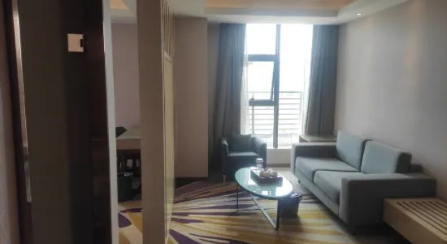Полулюкс Lavande Hotel Dongguan Liaobu Center