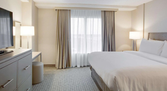 Двухместный люкс Embassy Suites by Hilton Columbus Dublin