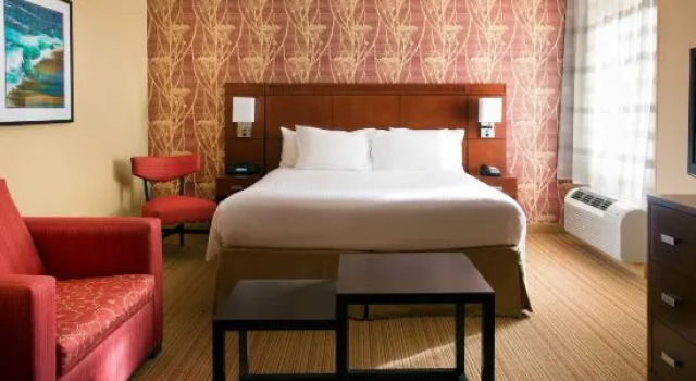 Люкс Courtyard by Marriott Santa Barbara Goleta