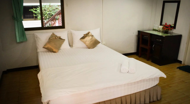 RainBow House Resort, Забронировать Курортный отель Кампхэнгпхет Kamphang Phet Province