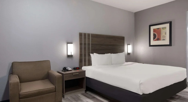 Номер Standard с балконом Quality Inn near Casinos and Convention Center