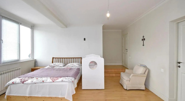 Khanjyan street, 3 bedrooms Duplex, Spacious apartment for rent DXA344