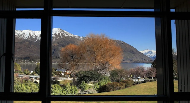 Люкс с видом на озеро Wanaka Hotel