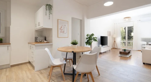 Апартаменты с балконом City Chic Apartment with Park View
