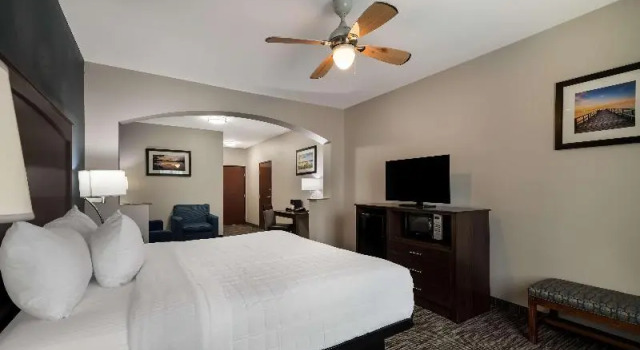 Четырёхместный люкс Best Western Plus Lake Dallas Inn & Suites