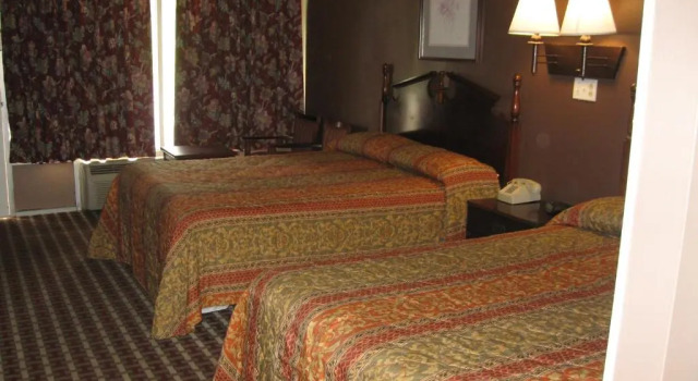 Четырёхместный номер Standard Capital O Fincastle Motor Inn Tazewell