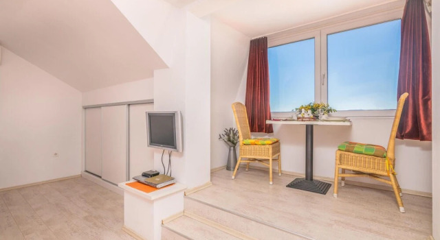 Beautiful Apartment in Vantacici With Wifi