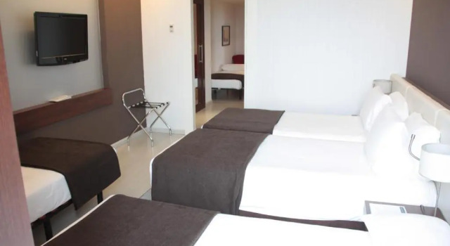 Пятиместный номер Hotel Diagonal Plaza