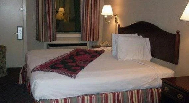 Econo Lodge  Inn & Suites, Rezervați Hotel Charlotte Carolina de Nord