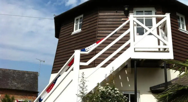 Hunston Mill Self Catering Dog Stay For Free, Забронировать Отель Отели Исторического графства Суссекса с парковкой, Парковка