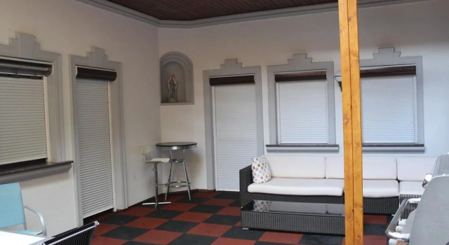 Villa Lucca, Book Villa Hotels in Vienna surrounding with Parking, Parking