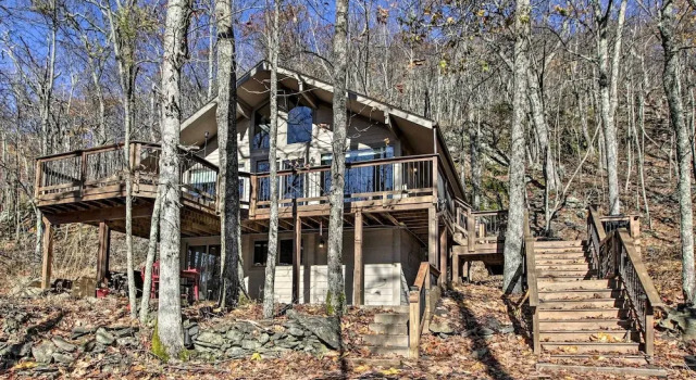Коттедж с 3 комнатами с балконом Cozy 'hillside Hideaway' in Wintergreen Resort!