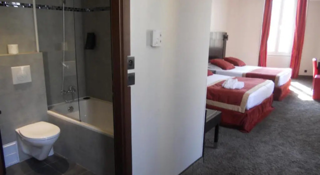 Четырёхместный номер Hotel De Suède