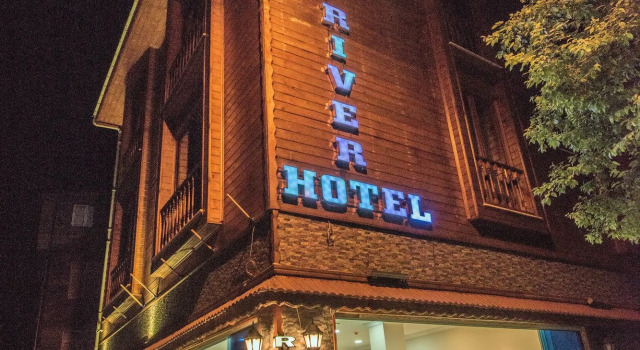 Hill River Hotel