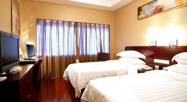 Shandong International Hotel (Jinan Quancheng Square Daming Lake Branch), Buchen Sie Hotel Lixia Jinan