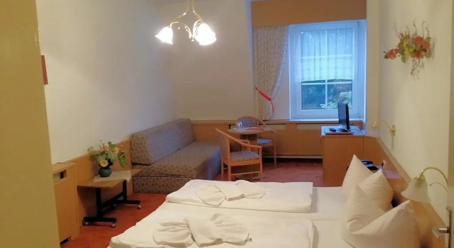Kurhaus Jonsdorf, Rezervați Hotel Jonsdorf 