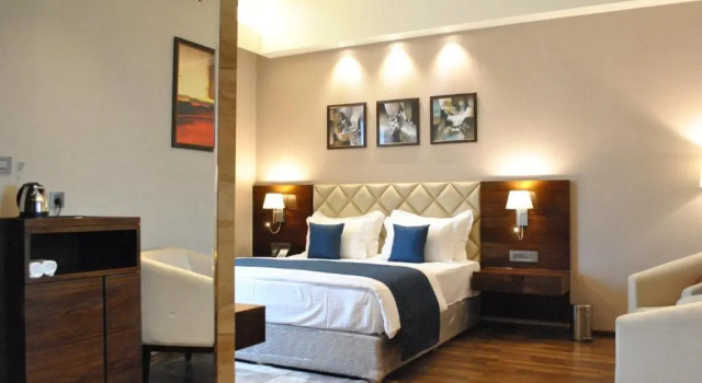 Двухместный номер Executive Ramada by Wyndham Gandhidham Shinay