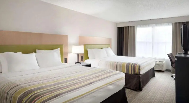 Четырёхместный номер Standard Country Inn & Suites by Radisson, Camp Springs Andrews Air Force Base , MD