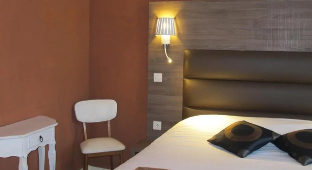 Номер Superior Logis Hôtel Deshors-Foujanet