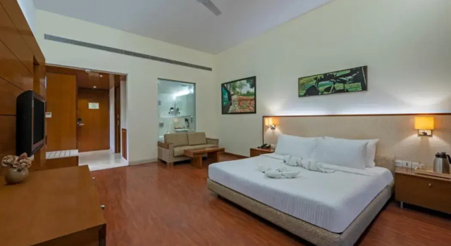 Club Mahindra Kensville Golf Resort, Prenota Resort Bavla Gujarat