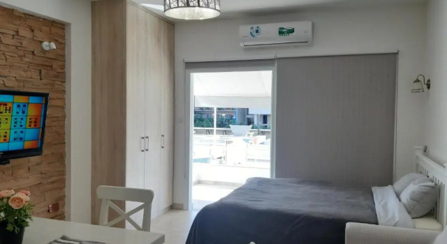Sun sea B102 apartment by the beach, Boek Appartement Agios Tychonas 