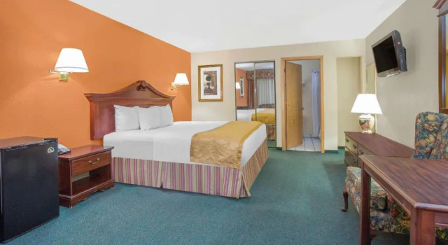 Номер Standard Days Inn & Suites by Wyndham Red Rock-Gallup