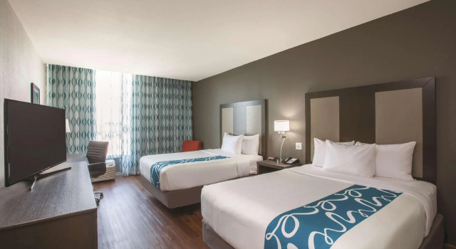 Четырёхместный номер Standard La Quinta by Wyndham Tulsa Broken Arrow