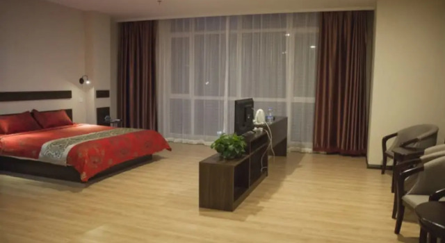 Номер Standard GreenTree Inn DaLian Ganjingzi District Airport New District Lazishan Express Hotel