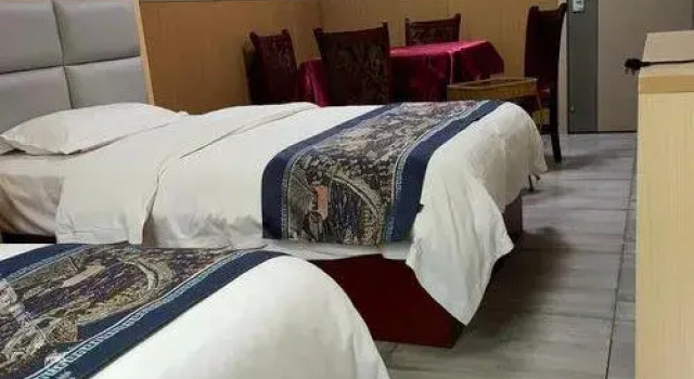 Yilong Jiajia Business Hotel, Prenota Hotel Hotel a Sichuan con parcheggio, Parcheggio