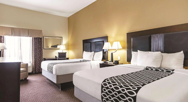 Четырёхместный номер Standard La Quinta by Wyndham Houston New Caney