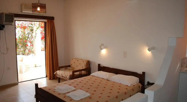 Manos Apartments