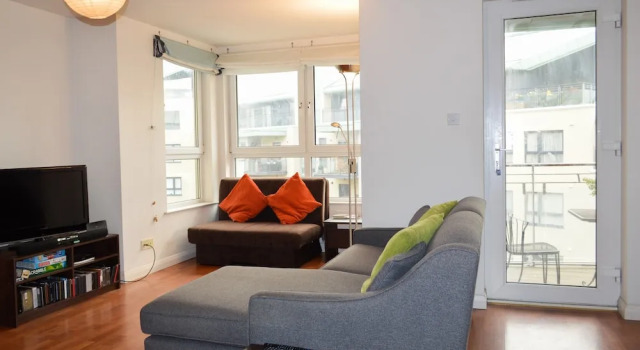 Modern 1 Bedroom Apartment With Balcony, Prenota Appartamento Edimburgo 