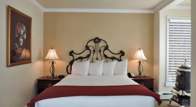 Двухместный номер Premium с балконом The Victorian Inn