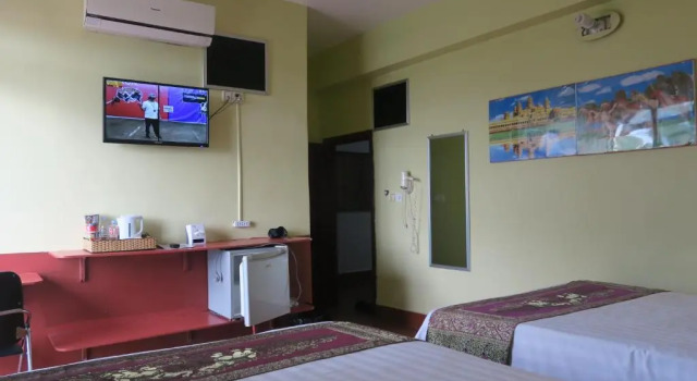 Четырёхместный номер Standard с балконом River Dolphin Hotel