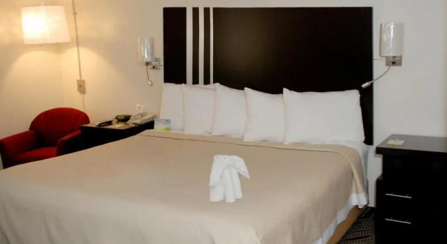 Номер Standard Days Inn by Wyndham Dyersburg