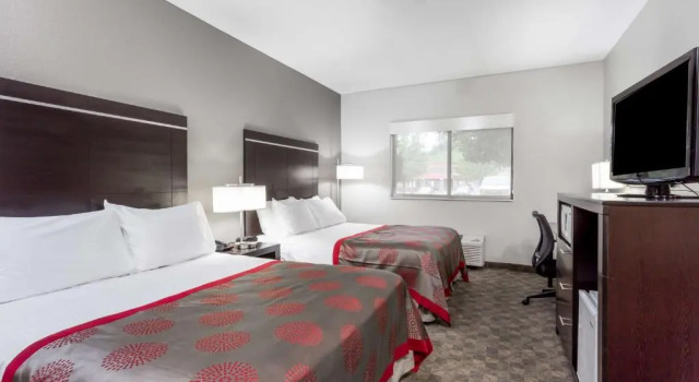 Четырёхместный номер Standard Comfort Inn Huntington near University area