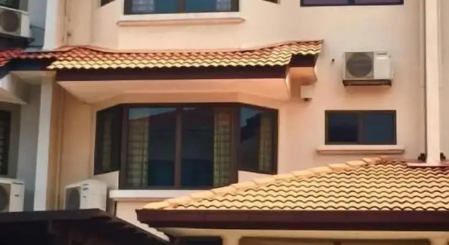 GRAYHAUS Guest House, Забронировать Гостевой дом Отели Петалинг-Джая с парковкой, рядом с Мутиара Дамансара, Парковка