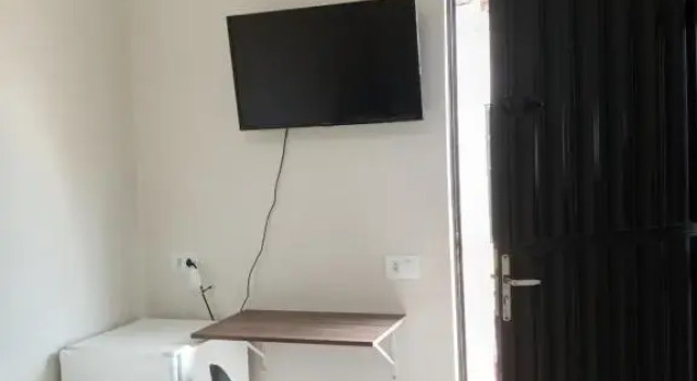 Quarto Suíte independente da casa com garagem