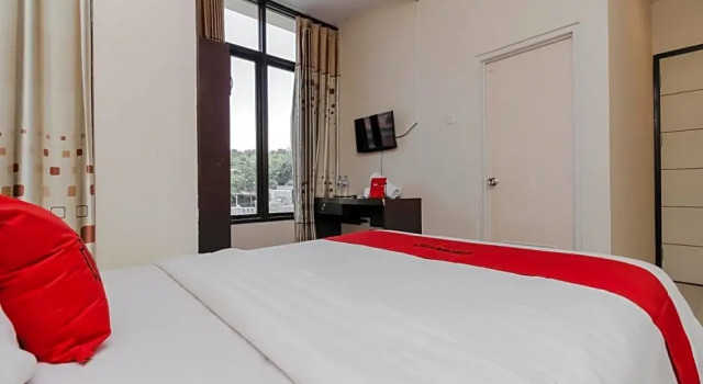 Двухместный номер Standard RedDoorz Plus @ Paal 2 Manado