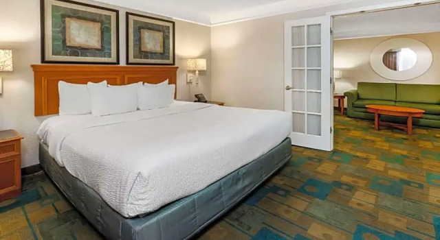 Люкс c 1 комнатой La Quinta by Wyndham Phoenix West Peoria