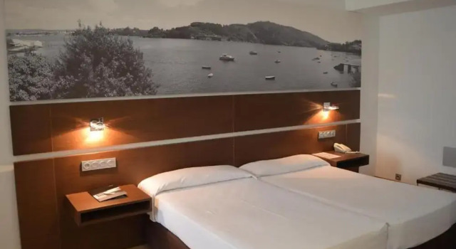 Трёхместный номер Standard Hotel Spa Odeón