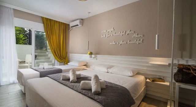 Frau Irenes Haus, Забронировать Отель Сарти Ситония